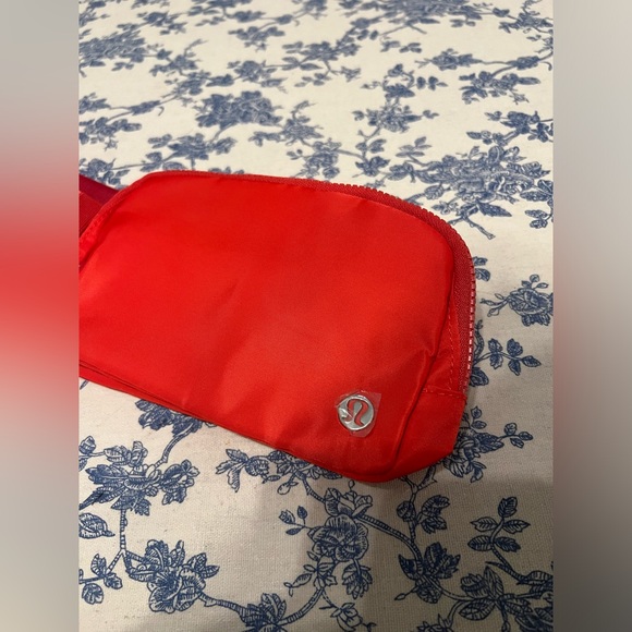 NWT Lululemon Everywhere Belt Bag “Pastel Pink” Red - Picture 3 of 7
